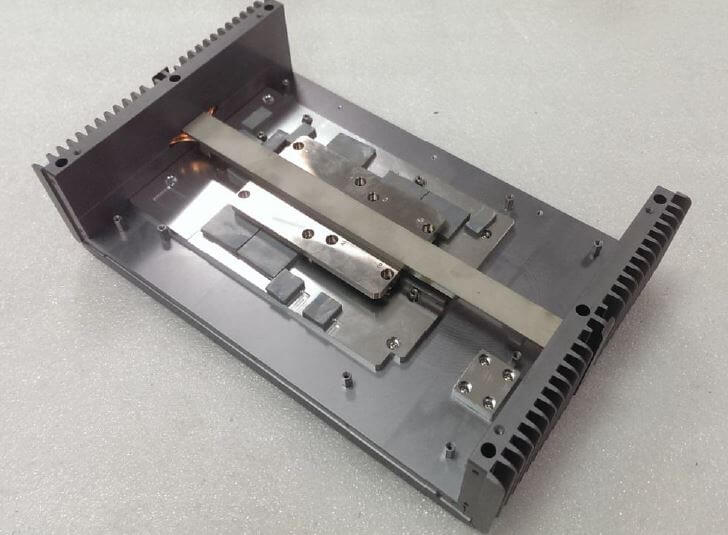Machined heatsink assembly with heat pipes